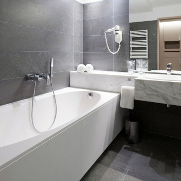 Relaxing Bath Retreat