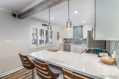 Example of a home bar design in San Diego
