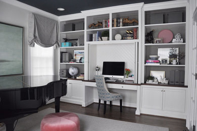 Example of a transitional living room design in DC Metro
