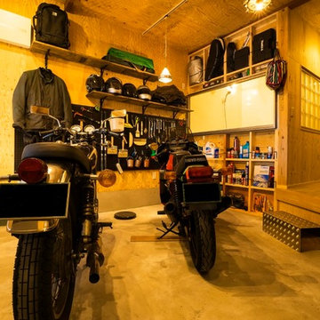 大好きなバイクと暮らすラスティックな素材感を楽しむ住まい