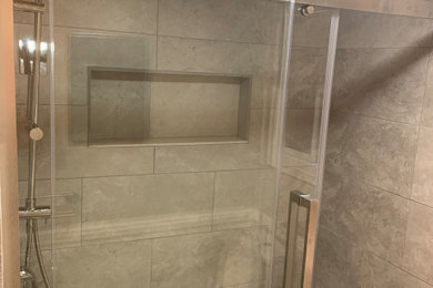 Inspiration for a modern bathroom remodel in Toronto