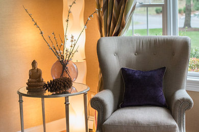 Example of a transitional living room design in New York