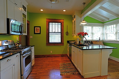 Example of a classic kitchen design in Little Rock
