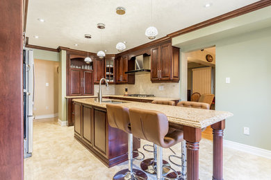 Inspiration for a timeless kitchen remodel in Toronto