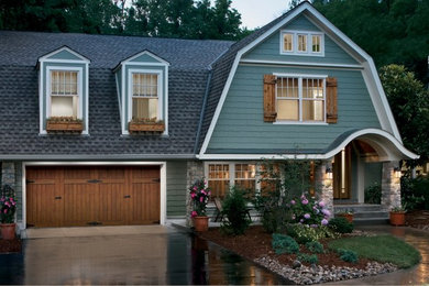 Example of an arts and crafts home design design in Denver