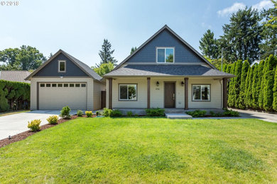 Home design - mid-sized craftsman home design idea in Portland