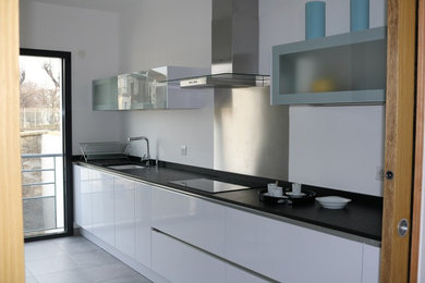 Réalisation d'une cuisine design.