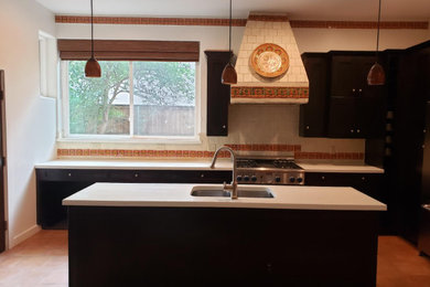 Kitchen - kitchen idea in Austin