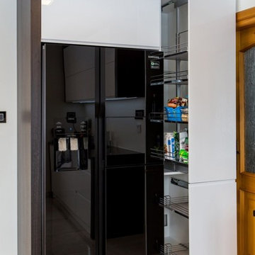 Modern Kitchen White High Gloss Cabinetry