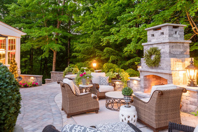 Example of a classic home design design in Richmond