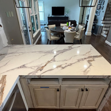 Custom Kitchen Countertops – Miter Edge & Waterfall