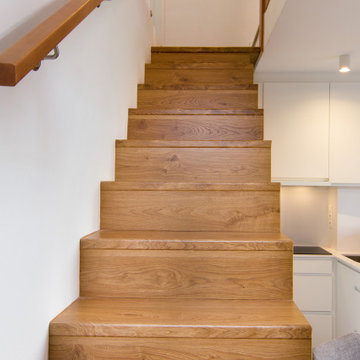 ESCALERA CON PELDAÑOS DE MADERA