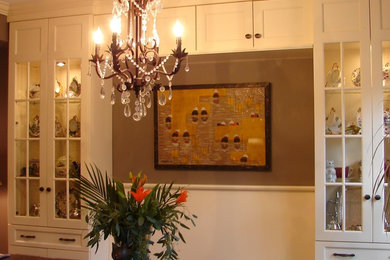 Example of a transitional kitchen design in Chicago