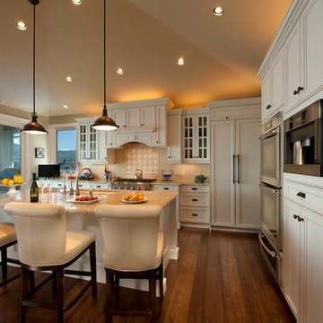Tradtional White Catalina Maple Kitchen