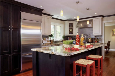 Kitchen - contemporary kitchen idea in San Francisco with stainless steel appliances