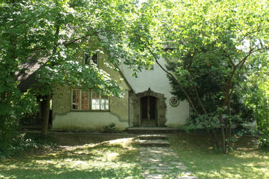 Example of a transitional exterior home design in Cincinnati
