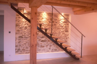 This is an example of a contemporary staircase in Angers.