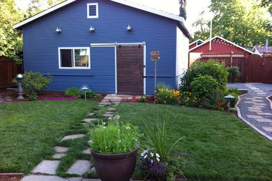 Detached garage