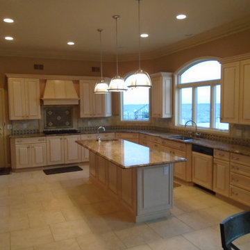 Whitewash Maple cabinets finished in White Dove