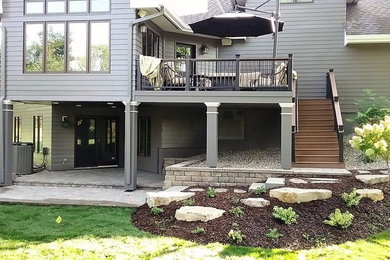 Inspiration for a traditional landscaping in Minneapolis.