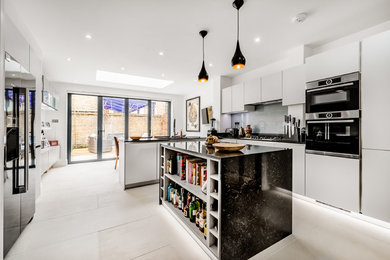 Inspiration for a modern kitchen in London.