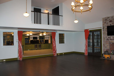 Example of a family room design in New York
