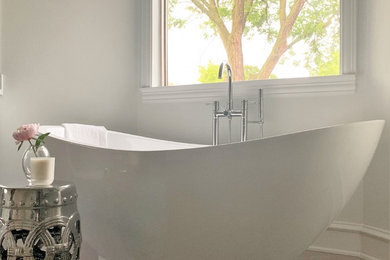 Example of a transitional bathroom design in Dallas