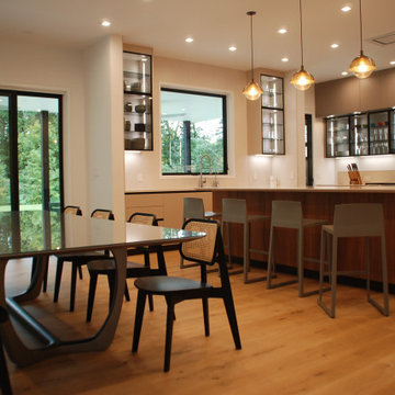 Modern Kitchen in Earth Tones