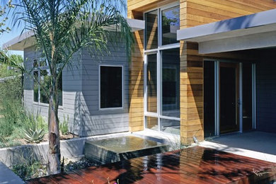 Inspiration for a contemporary exterior home remodel in Los Angeles