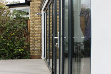 Photo of a contemporary deck in London.