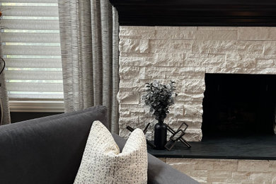 Example of a transitional living room design in Chicago