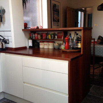 Contemporary gloss kitchen with wood worktop