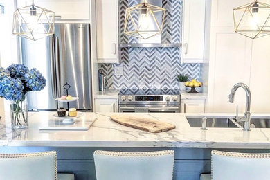 Kitchen - modern kitchen idea in Toronto