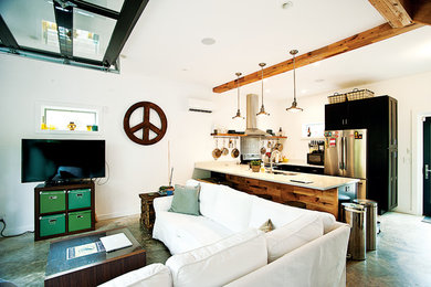 Minimalist living room photo in Nashville