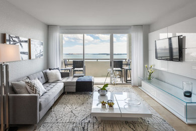 Minimalist home design photo in Miami