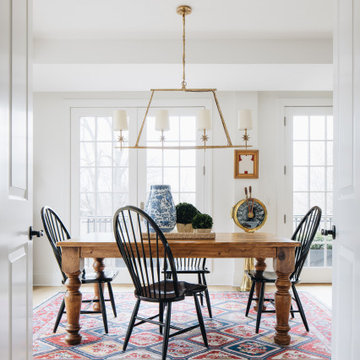 Bright London Townhouse Meets Downtown Lake Forest