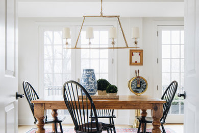 Inspiration for a timeless dining room remodel in Chicago