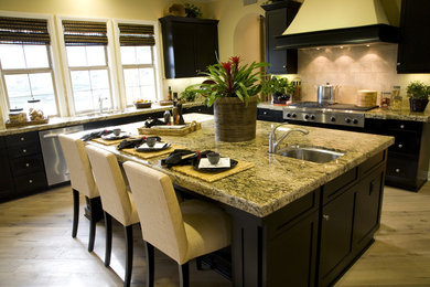 Kitchen - modern kitchen idea in Milwaukee