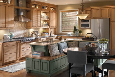 Example of a classic kitchen design in Bridgeport
