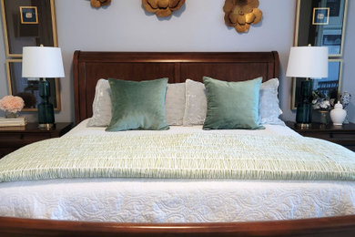Example of a classic bedroom design in Houston