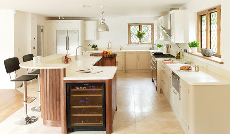 Kitchen of the Week: A Walnut Island Adds Warmth to a Family Space