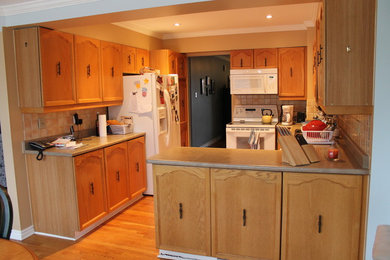 Kitchen - coastal kitchen idea in Toronto