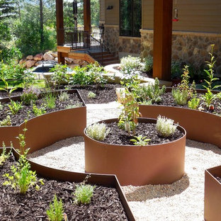 Halbschattiger, Mittelgroßer Eklektischer Garten hinter dem Haus in Salt Lake City
