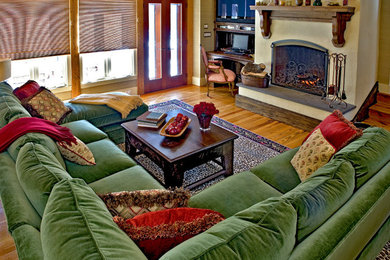 This is an example of a traditional family room in Philadelphia.