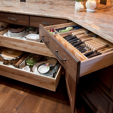 Vail Golf Course Townhomes - Traditional Cherry Kitchen
