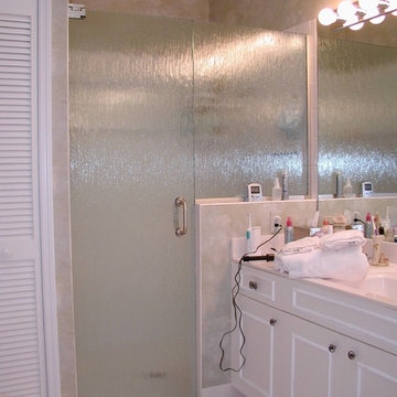 Pivot Door and Fixed Inline Panel