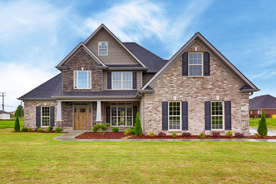 Arts and crafts home design photo in Other