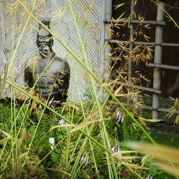 Posts & Perennials - Statue screen.