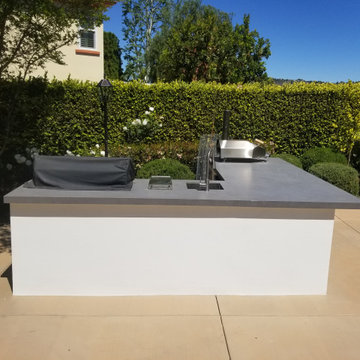 modern L-shape island in Calabasas