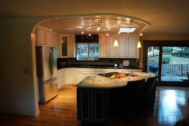 Kitchen - traditional kitchen idea in Other